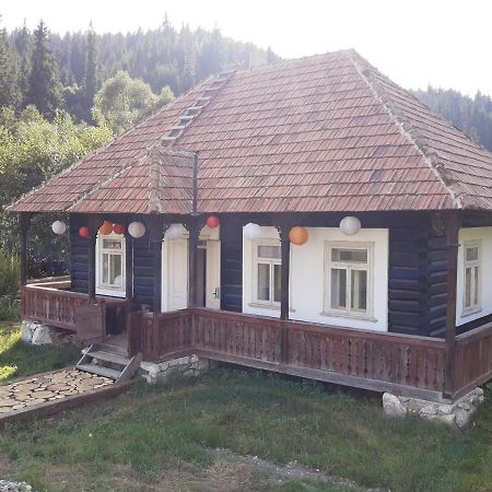 La Malu' Bistritei - Casutele Valea Stanii Hotel Eksteriør billede